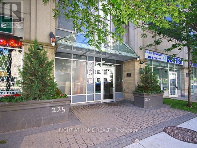 The Star of Downtown - 809 225 Wellesley Street East - photo 2