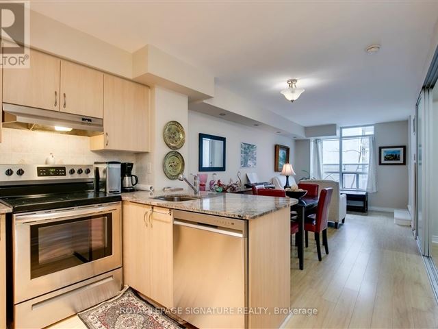 The Star of Downtown - 211 225 Wellesley Street East - photo 3