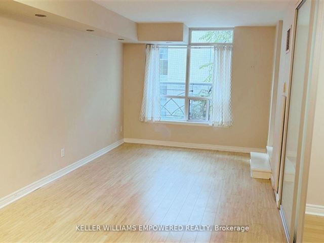 The Star of Downtown - 211 225 Wellesley Street East - photo 2