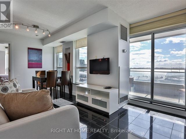 The Riviera - 823 228 Queens Quay West - photo 3