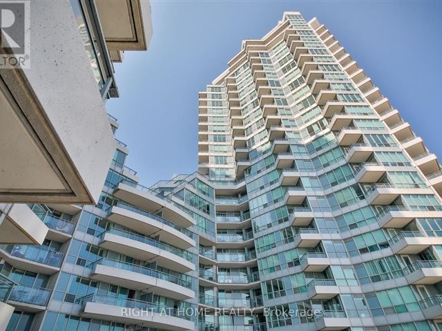 The Riviera - 222 228 Queens Quay West - photo 3