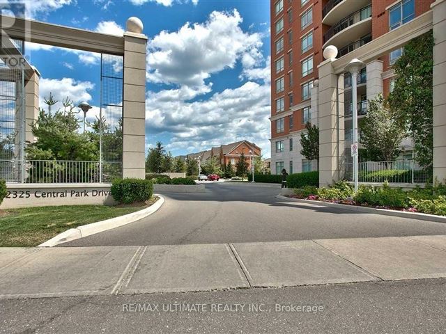 One Oak Park 2 - 202 51 Glenashton Drive - photo 2