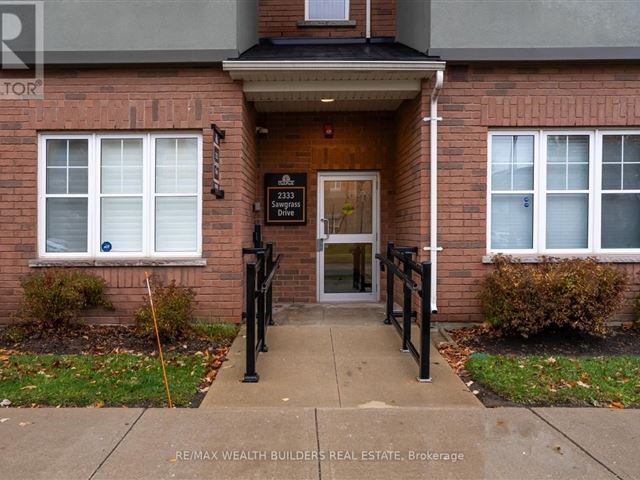 Ballantry Homes - 202 263 Georgian Drive - photo 2