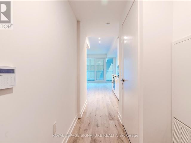 Artist's Alley Phase 2 - 1532 234 Simcoe Street - photo 2