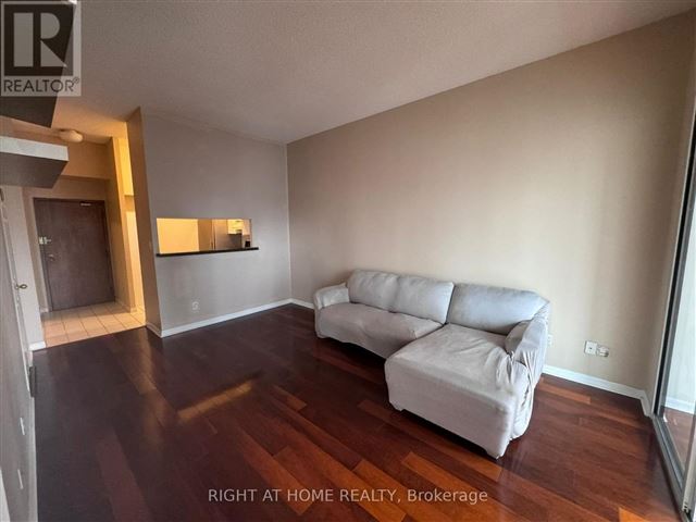 The Century Plaza - 2407 24 Wellesley Street West - photo 2