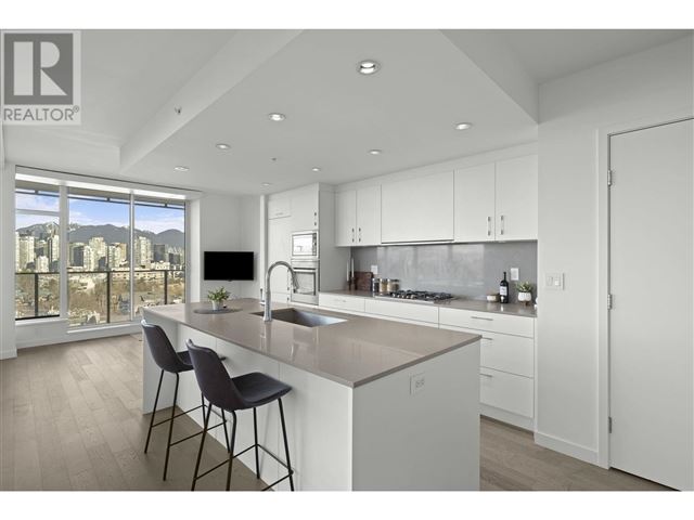 700 West 8th - 703 728 8th Avenue West - photo 1