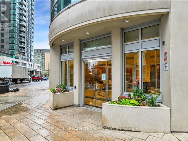 Claridge Plaza Phase 3 - 703 242 Rideau Street - photo 2