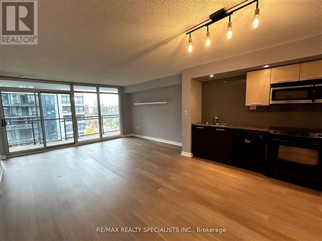 Luna | Luna Vista at CityPlace - 610 25 Capreol Court - photo 3