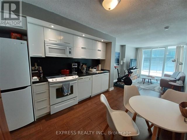 Luna | Luna Vista at CityPlace - 501 25 Capreol Court - photo 2