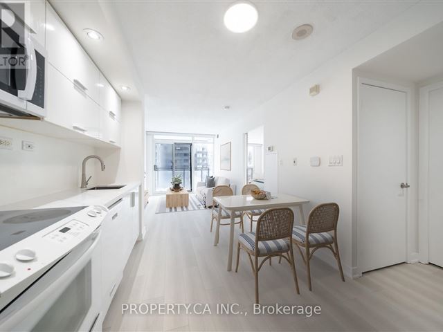 Luna | Luna Vista at CityPlace - 1601 25 Capreol Court - photo 3