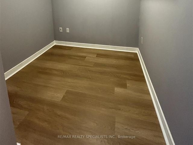 Luna | Luna Vista at CityPlace - 610 25 Capreol Court - photo 2