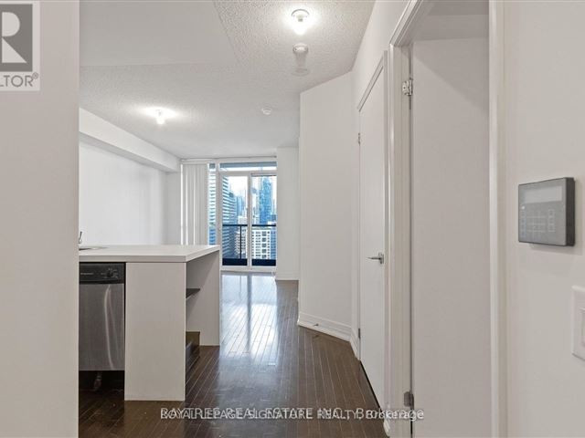 Encore Condos - 2308 25 Carlton Street - photo 2