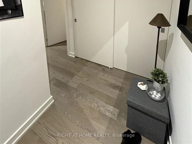 Yonge + Rich - 406 25 Richmond Street East - photo 2