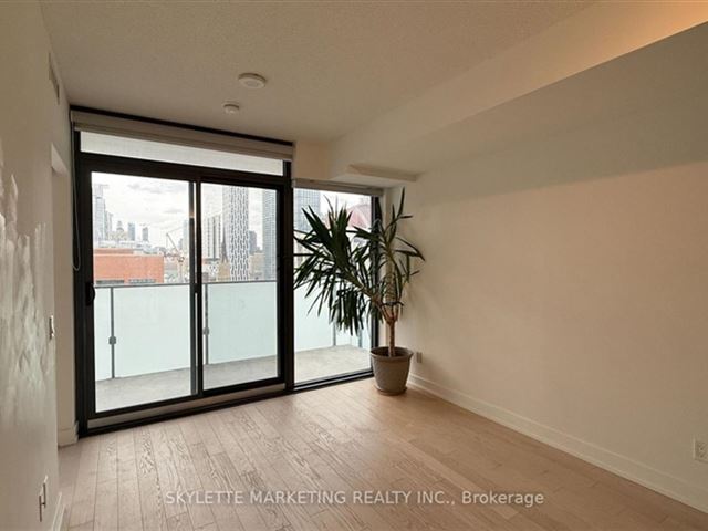 Yonge + Rich - 1516 25 Richmond Street East - photo 2