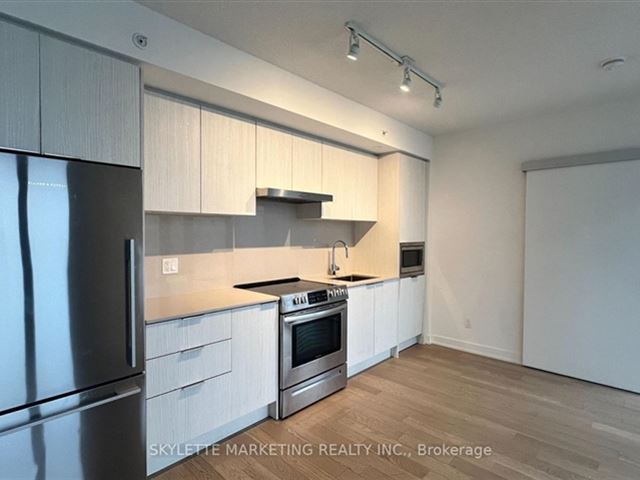 Yonge + Rich - 817 25 Richmond Street East - photo 2