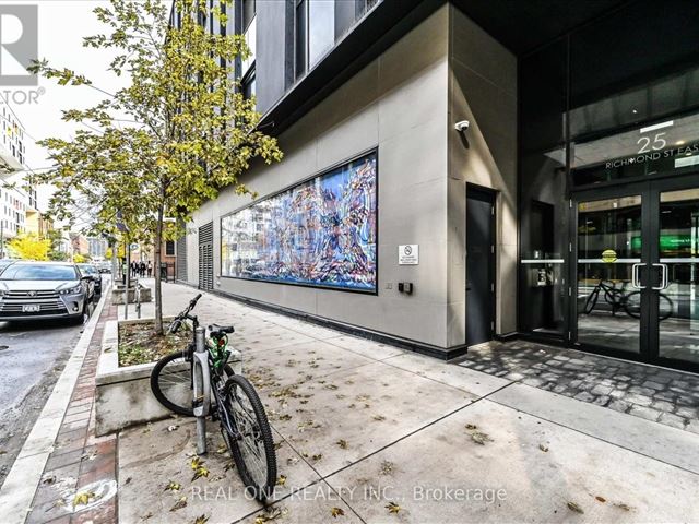 Yonge + Rich - 204 25 Richmond Street East - photo 3