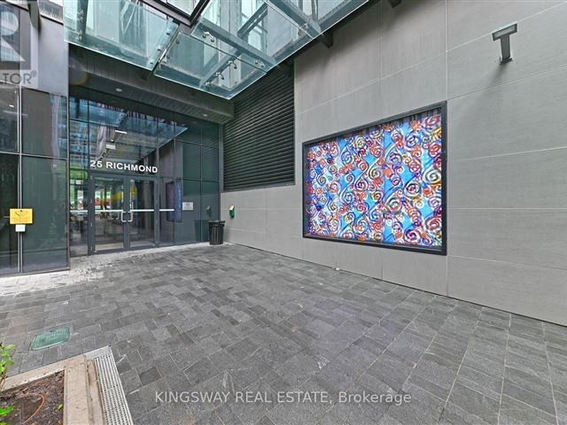 Yonge + Rich - 221 25 Richmond Street East - photo 2