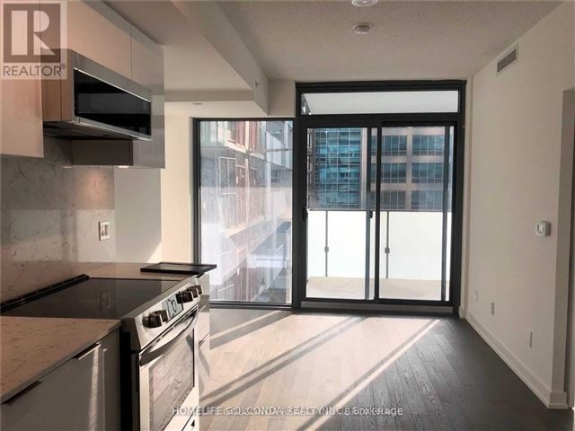 Yonge + Rich - 708 25 Richmond Street East - photo 2