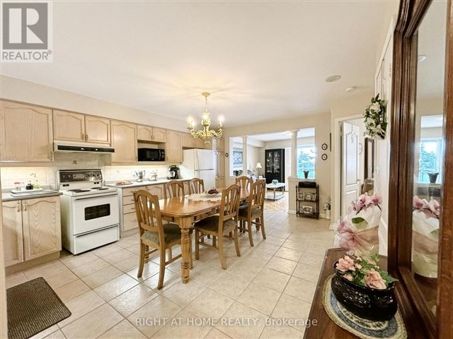 Villa Giardino 5 - 211 2500 Rutherford Road - photo 3