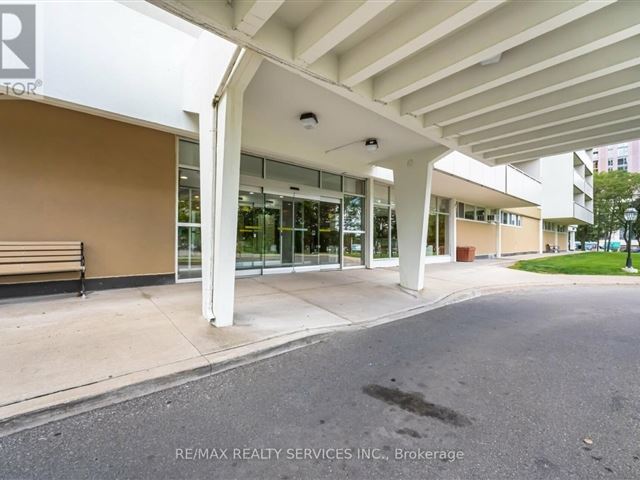 Corinthian Towers - 1705 2550 Pharmacy Avenue - photo 3