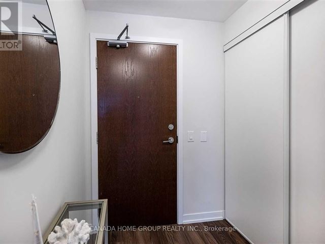 The West Tower - Daniels Erin Mills - 1207 2560 Eglinton Avenue West - photo 2