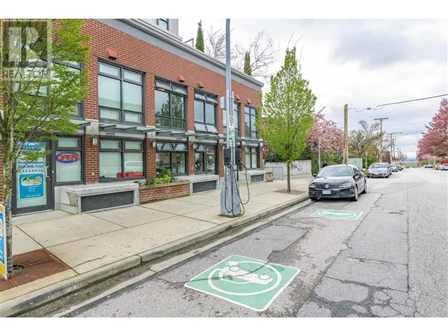 258 - 102 258 Sixth Street - photo 2