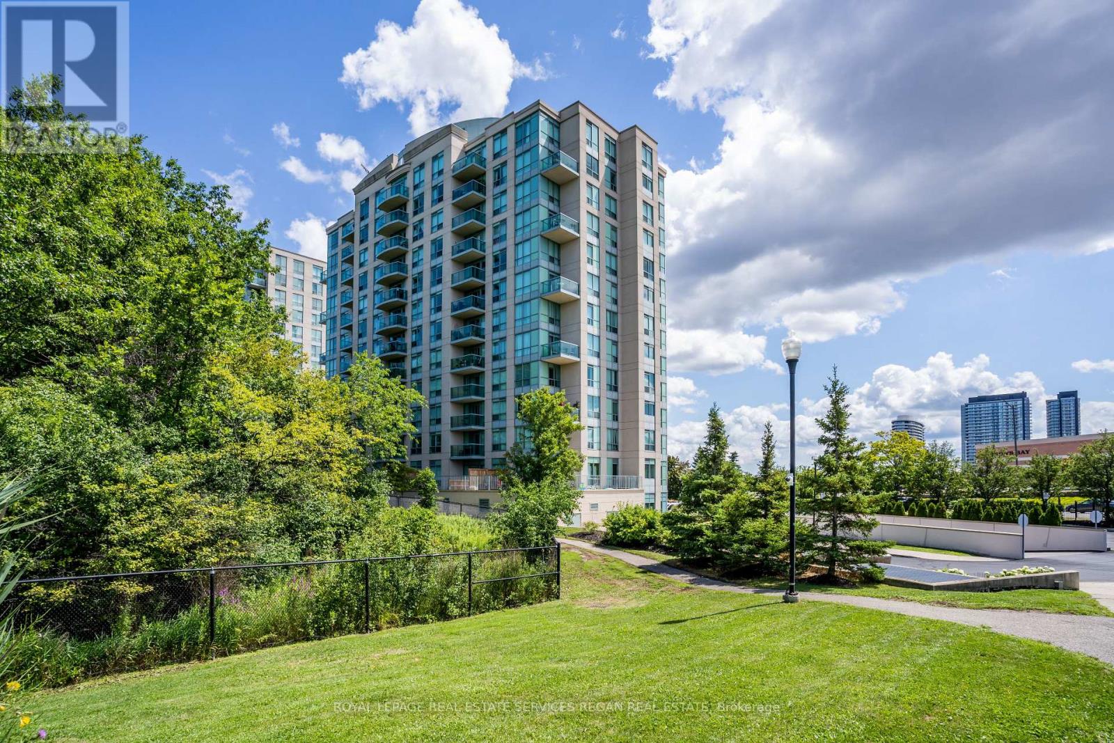 2585 Erin Centre Boulevard, Unit ph4, Mississauga — For sale @ $564,900 ...