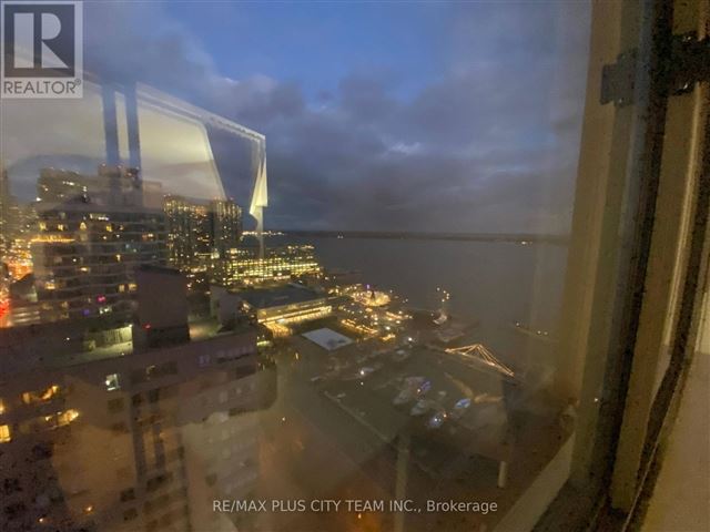 Harbourpoint 2 - 2508 260 Queens Quay West - photo 1