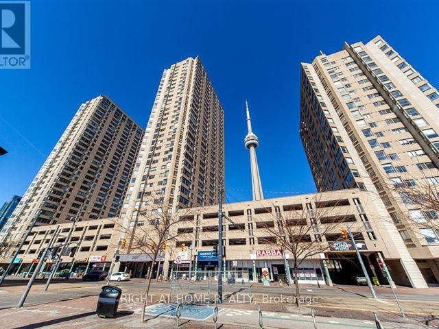 Harbourpoint 2 - 2404 260 Queens Quay West - photo 1