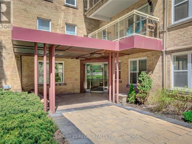 The Courtyards of Upper Forest Hill - 408 2603 Bathurst Street - photo 2