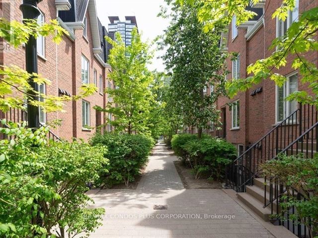 King West VillageTowns - 512 92 Strachan Avenue - photo 2