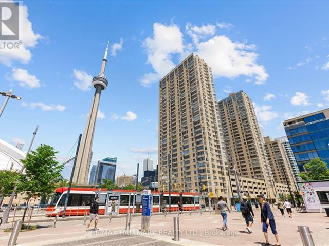 Harbourpoint 3 - 2903 270 Queens Quay West - photo 1