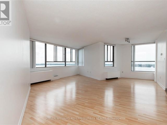 Harbourpoint 3 - 2401 270 Queens Quay West - photo 2