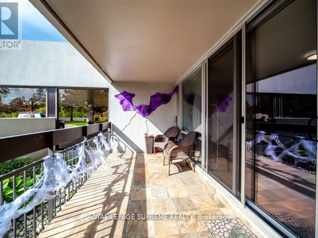 Lambton Square 4 - 105 270 Scarlett Road - photo 2