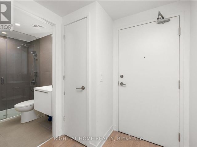 Junction House - 314 2720 Dundas Street West - photo 3