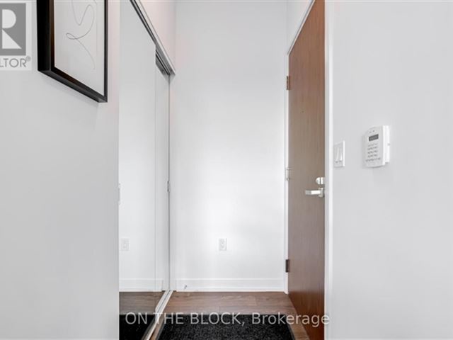 Avani 2 At Metrogate - 2922 275 Village Green Square - photo 2