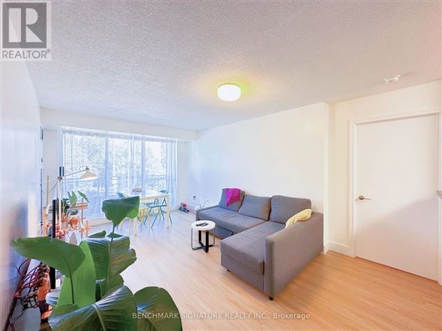 Park Palace 3 - 308 28 Pemberton Avenue - photo 2