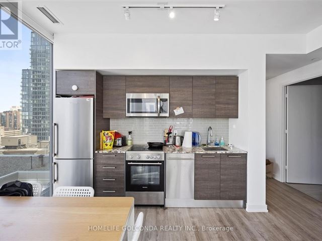 VOX Condos - 2702 28 Wellesley Street East - photo 2