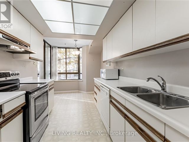 One Park Lane 1 - 308a 280 Simcoe Street - photo 2