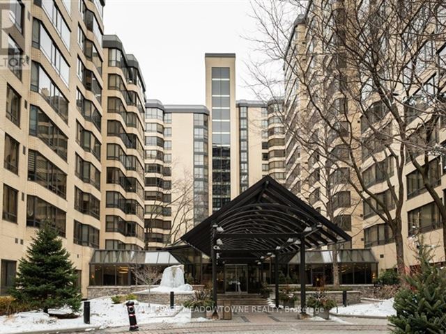 One Park Lane 1 - 1109a 280 Simcoe Street - photo 1