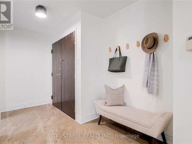 One Park Lane 1 - 1102 280 Simcoe Street - photo 2