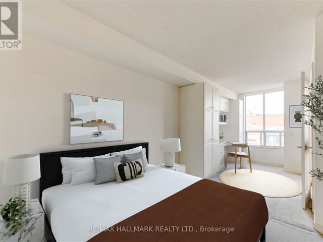 St George Mews - 905 284 Bloor Street West - photo 2