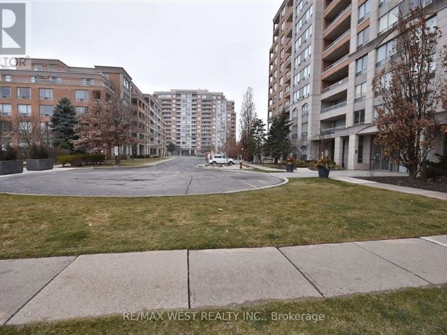Empire Place on Yonge -  29 Northern Heights Drive - photo 2