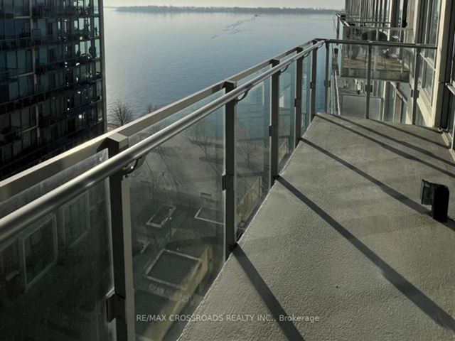 Pier 27 Phase 2 - 1010 29 Queens Quay East - photo 1