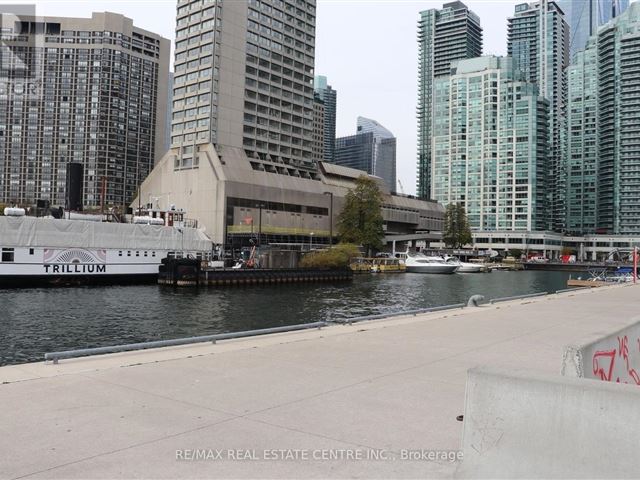 Pier 27 Phase 2 - 825 29 Queens Quay East - photo 2