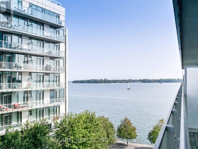 Pier 27 Phase 2 - 718 29 Queens Quay East - photo 1