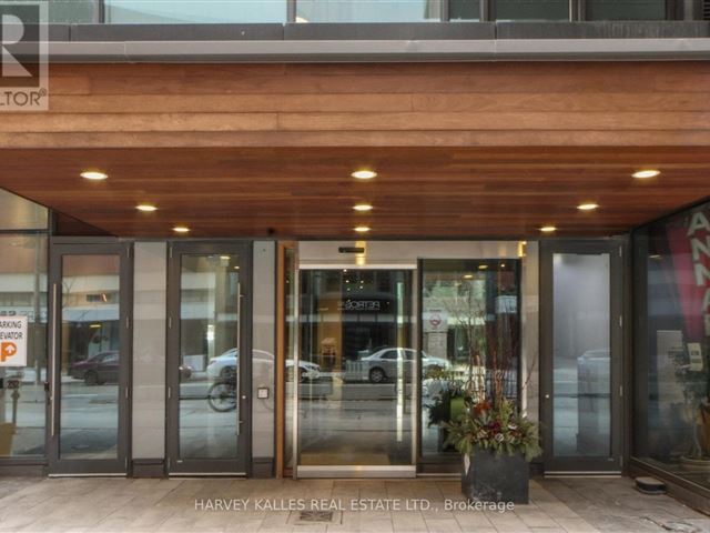 The Bond Condos - 2912 290 Adelaide Street West - photo 2