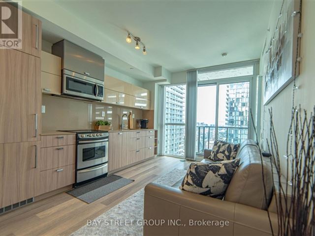 The Bond Condos - 3112 290 Adelaide Street West - photo 2