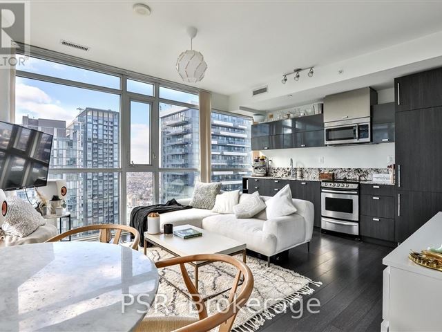 The Bond Condos - 3811 290 Adelaide Street West - photo 2