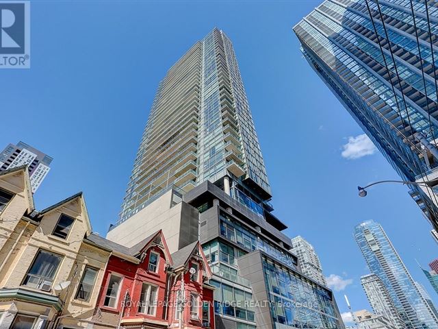 The Bond Condos - 2002 290 Adelaide Street West - photo 2